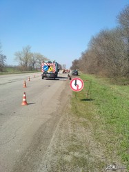 На дорогах Харьковской области продолжается ямочный ремонт (ФОТО)