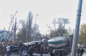 В Харькове столкнулись КамАЗ, КрАЗ и Volkswagen Passat (ФОТО)