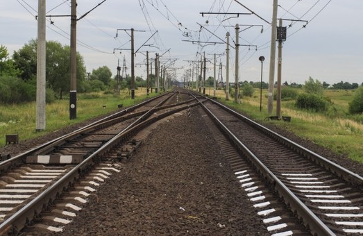 На Харьковщине под колесами локомотива электропоезда погиб мужчина