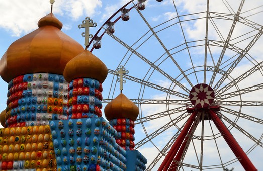 Парк Горького приглашает харьковчан на фольклорный праздник «Пасхальні візерунки»