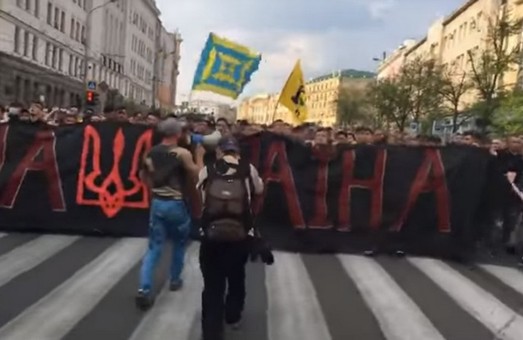 Ультрас «Металлиста» прошли мершем по центру Харькова (ФОТО, ВИДЕО)