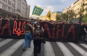 Ультрас «Металлиста» прошли мершем по центру Харькова (ФОТО, ВИДЕО)