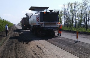 Харьковские дорожники восстанавливали покрытие на трассах в Волчанск, Печенеги и Балаклею