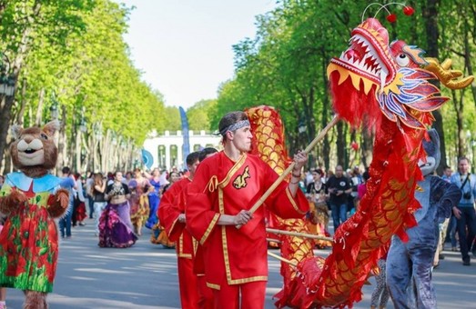 Чайная церемония, мастер-классы и гала-концерт: парк Горького приглашает на Карнавал культур