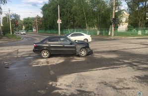 В Харькове – ДТП с такси, травмированы три человека (ФОТО)