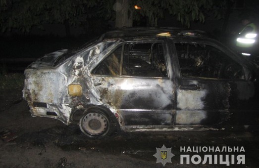 В Харькове ночью сожгли иномарку: полиция открыла уголовное производство (ФОТО)