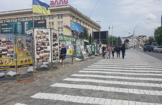 В горсовете предлагают перенести палатку «Все для победы» на площадь Защитников Украины