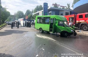 В Харькове – ДТП с пассажирской маршруткой, пострадали 15 человек (ФОТО)