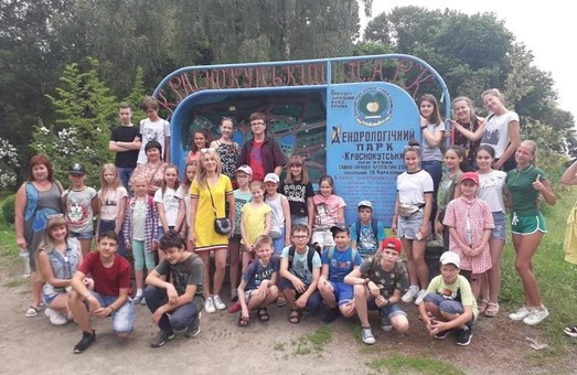 Харьковские школьники в день эколога пели вместе с “поющими террасами”