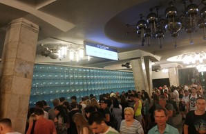 Харьковчане просят увеличить количество поездов в метро в час пик