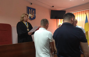 Конфликт на Барабашово: Суд отправил под домашний арест еще двоих подозреваемых в избиении оператора