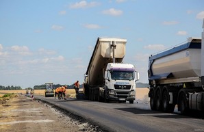 На трассе Мерефа - Лозовая - Павлоград выполнена почти половина всех работ, запланированных на этот год (ФОТО, ВИДЕО)
