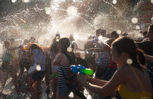 «Никто не уйдет сухим!» Парк Горького приглашает харьковчан на «Экватор лета»