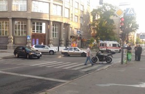 В центре Харькова в ДТП пострадал мотоциклист (ФОТО)