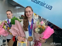 Сборная Украины по синхронному плаванию вернулась домой после триумфа на чемпионате мира (ФОТО)