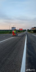 На трассах Харьковщины продолжаются работы по разметке дорожных покрытий (ФОТО)