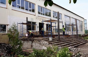 В Краснопавловском лицее утепляют фасад и реконструируют входные группы
