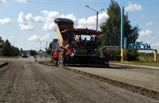 Дорожники отремонтировали уже более 73 км трассы Мерефа - Лозовая - Павлоград