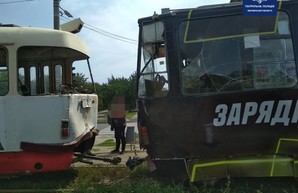 В Харькове столкнулись два трамвая, есть пострадавшие (ФОТО)