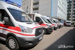 Светличная передала областной больнице ключи от новых «скорых» (ФОТО)