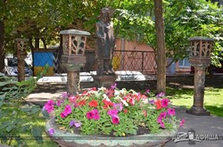 В Харькове появился памятник дворнику (ФОТО)