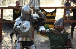 В центре Харькова прошел рыцарски турнир (ФОТО)