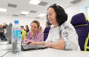 В Харькове почти сотня пенсионеров сядет за парту с началом учебного года (ФОТО)