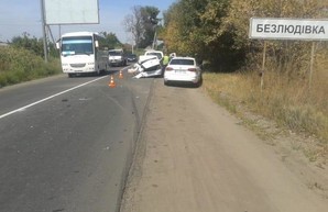 Под Харьковом столкнулись две иномарки: есть пострадавшие (ФОТО)