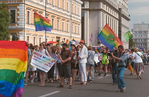 Публикация петиции о «запрете гей-парада» незаконна и антиконституционна: юристы и организаторы
