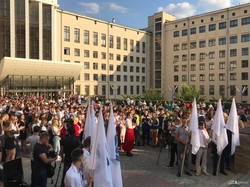 Заместитель главы ХОГА поздравил студентов университета городского хозяйства с началом учебного года