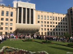 Заместитель главы ХОГА поздравил студентов университета городского хозяйства с началом учебного года