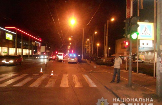 В Харькове мотоциклист сбил женщину с ребенком на пешеходном переходе (ФОТО)