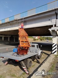 На Окружной под Харьковом продолжается ремонт моста (ФОТО)