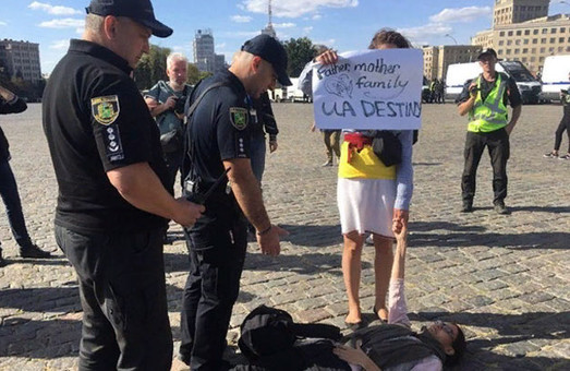 «ХарьковПрайд»: задержаны трое нарушителей, есть пострадавшие среди полиции