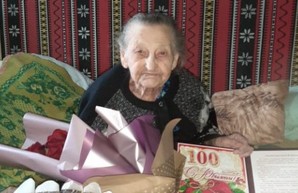 Именинница, которая всю жизнь проработала на ХТЗ, отметила свой 100-летний юбилей