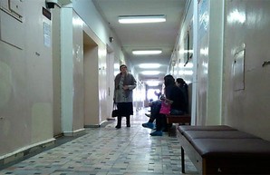 В детской поликлинике Харькова заметили воров: вытащили крупную сумму (ВИДЕО)