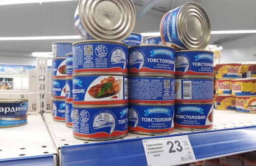 В большом супермаркете Харькова оказались фальшивые продукты питания (ФОТО)
