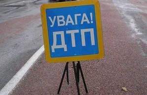 Не разминулись: в Харькове трактор не пропустил «скорую» (ФОТО)