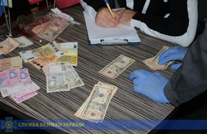 Харьковский преподаватель погорел на крупной взятке: обещал не отчислять из вуза  (ФОТО, ВИДЕО)