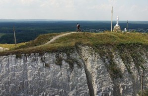 Самую высокую точку Харьковщины украсили монументом (ФОТО)