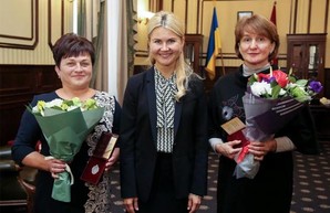 Светличная передала награды от государства двум врачам Харьковской области