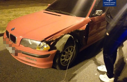 Нестандартная ситуация. В Харькове BMW налетел на… троллейбусные провода