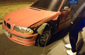 Нестандартная ситуация. В Харькове BMW налетел на… троллейбусные провода