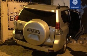 Внедорожник разбил легковушку и влетел в стену магазина в Харькове (ФОТО)