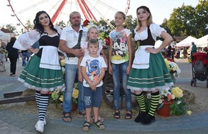 Гонки поросят и баварские тосты: что ждет харьковчан на «Октоберфест» в парке Горького