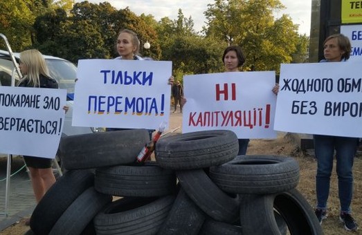 В Харькове протестовали против возможного обмена обвиняемых в теракте (ФОТО)