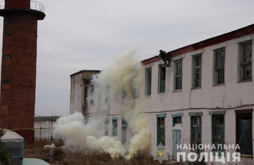 В Харькове против «зэков» применили водометы и дымовые шашки