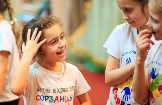 На харьковском показе мод выступит детский театр