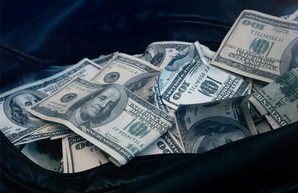 Разбил окно и похитил 1,5 миллиона. В Харькове ограбили бизнесмена-иностранца