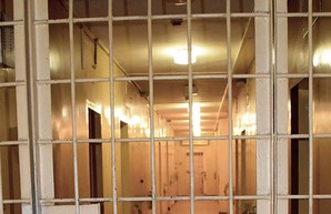 Харьковский тюремщик согласился носить наркотики в СИЗО